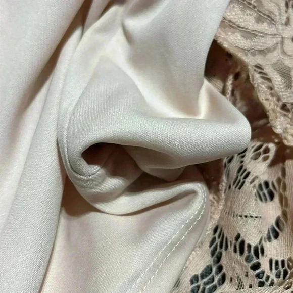 Just Taylor V-neck flutter sleeve lace,Hi/low ruffle,zip back, lined,zipper back - Picture 14 of 16